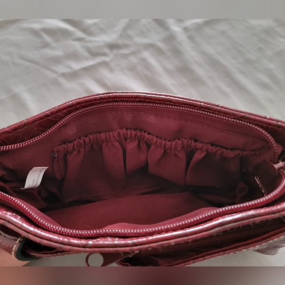 Vintage Croc Embossed Vinyl Clutch - Picture 3 of 9